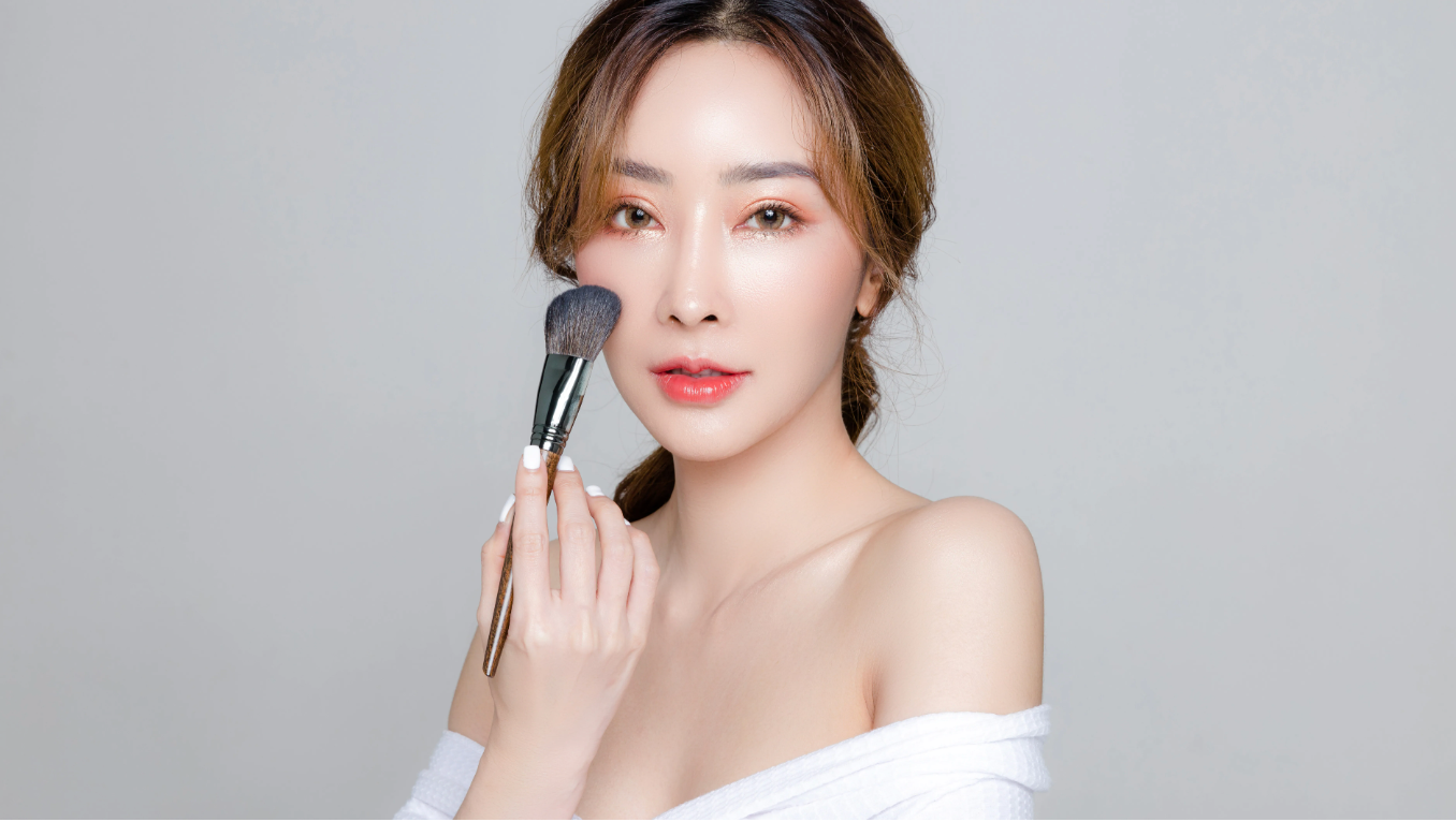 底妆不服帖？浮粉、卡粉原因大公开！5招让妆容贴合如初