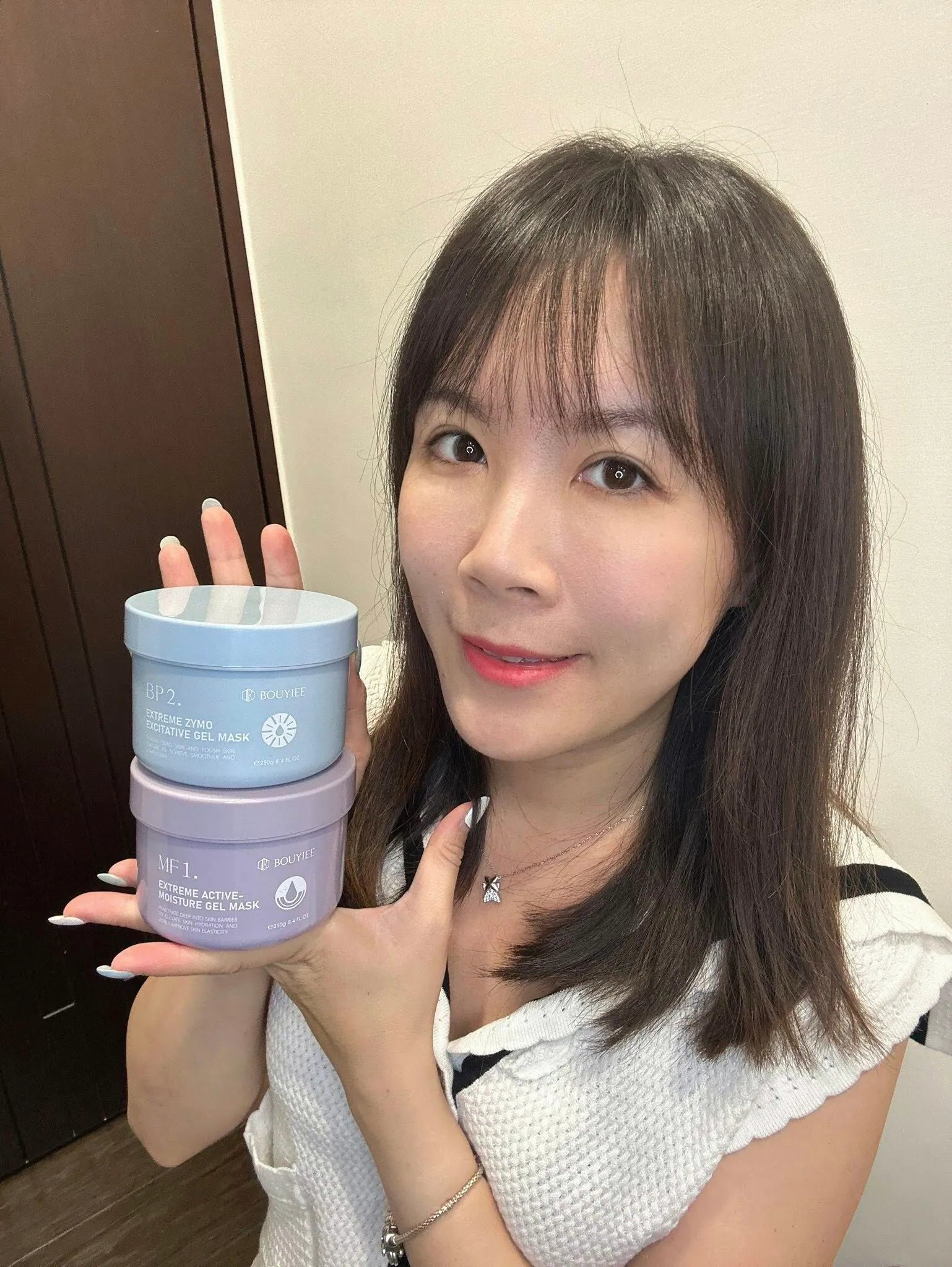 敷完脸摸起来超嫩滑～带妆一整天也不怎么脱妆｜宝艺冻膜评价心得